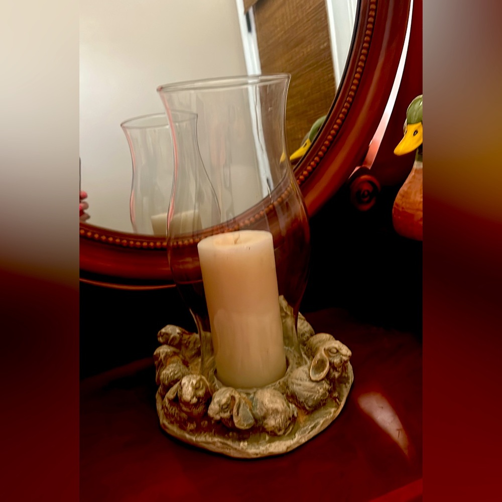 Beautiful vintage Authur court candle with glass globe with bunny base